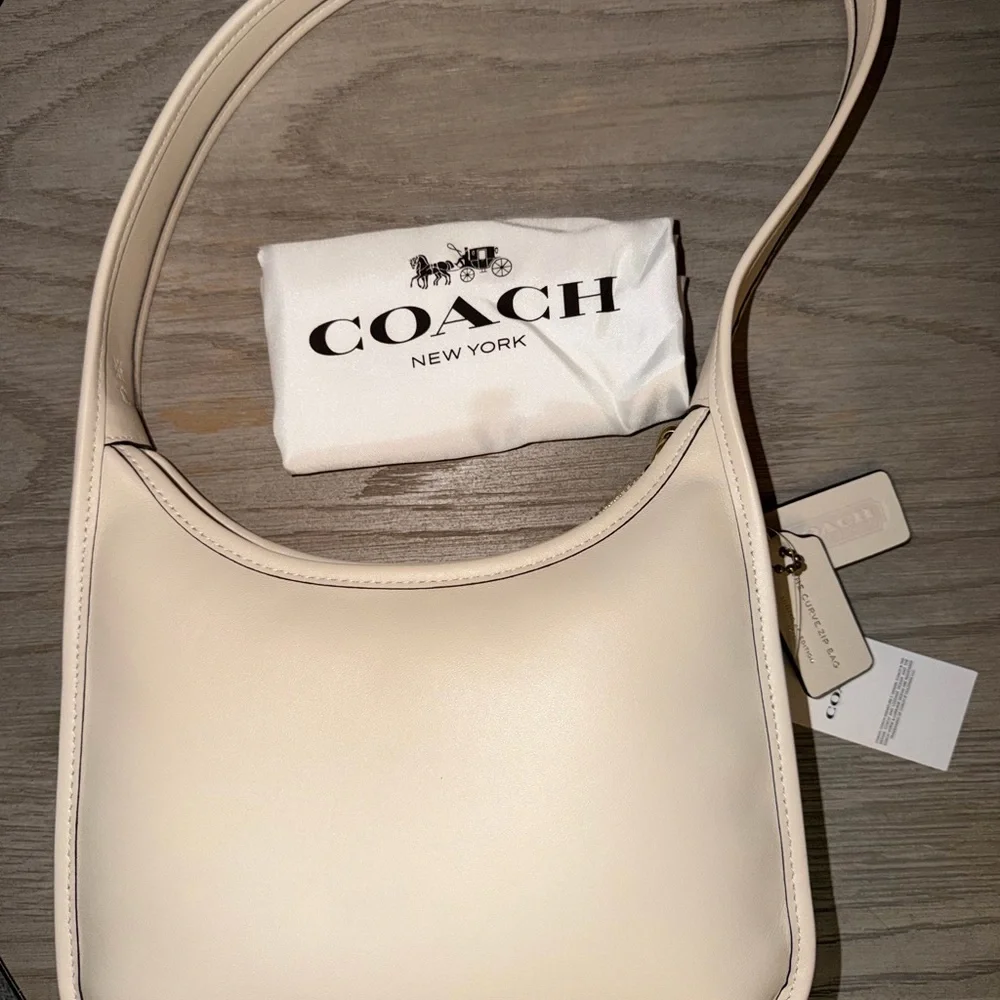 Coach Elegant White Shoulder Bag - Picture 3 of 6